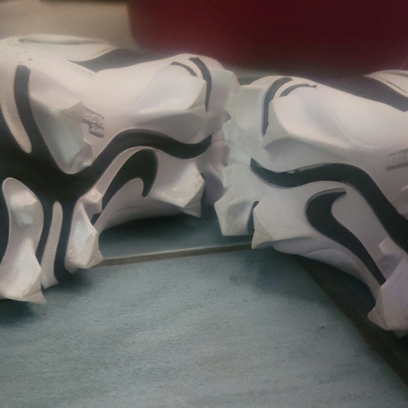 Boys Nike Vapor Cleats Size 1Y. Pre-owned but clean. - Picture 4 of 7